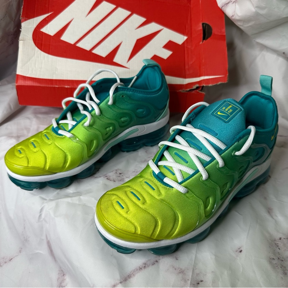 Nike Womens Vapor Max Lime Green and Teal Sneakers